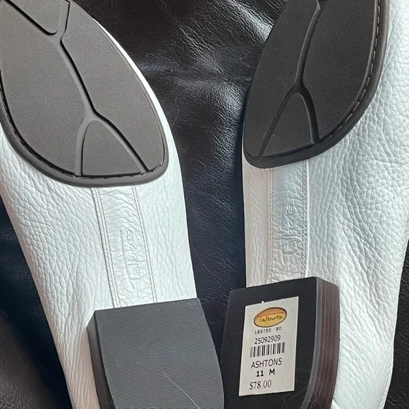 LOAFERS/DRIVING MOCS: Talbots leather loafers/mocs. White - Picture 5 of 5